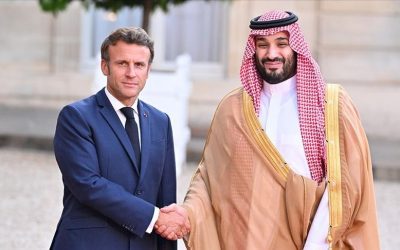 ولي العهد السعودي يبحث مع ماكرون مستجدات الأحداث في المنطقة
