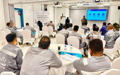 تدشين تدريب القوات الأمنية (الدفاع المدني) لتعزيز قدراتهم لمواجهة الأزمات والكوارث البيئية في المكلا