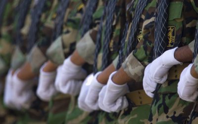 مقتل “قائد” بالحرس الثوري الإيراني في حادث تحطم طائرة