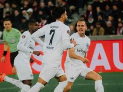 باريس سان جيرمان وبرشلونة يراقبان عمر مرموش