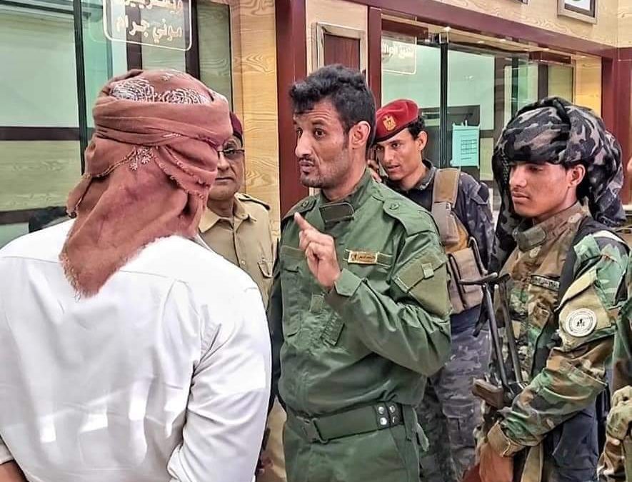 بتوجيهات النائب العام.. اغلاق عدد من محلات الصرافة المخالفة بالعاصمة عدن