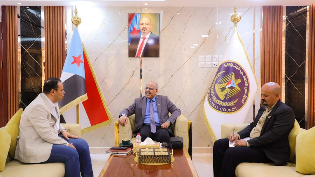 الكثيري يطّلع على الجهود المبذولة لتطوير المناهج الدراسية