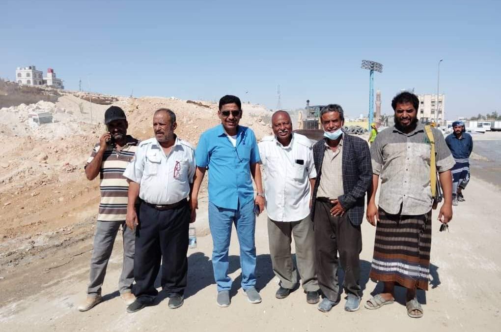 تدشين مشروع سفلتة ساحة جمرك شحن في محافظة المهرة