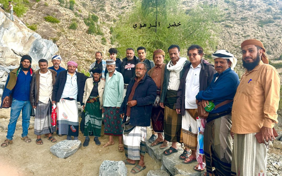 لجنة طريق الفقيد منصور نصر شائف البوبكري تتطلع على سير العمل في مقطع النور ..