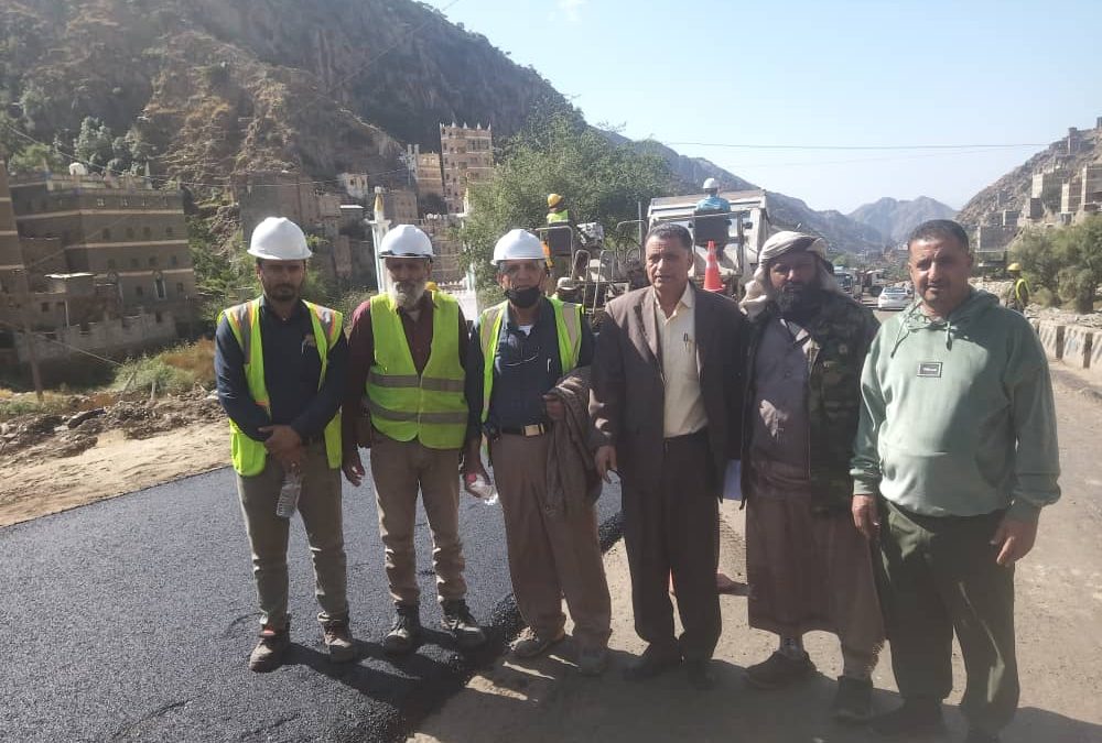 مدير عام يهر يدشن العمل في إعادة سفلتة الخط العام يهر لبعوس ويناشد بإعادة تأهيل طريق يهر الحبيلين .