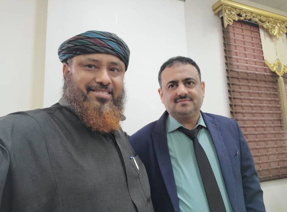 عسيري يلتقي بنائب رئيس جامعة العلوم والتكنولوجيا عدن ويشيد بدور الجامعة ورئاستها