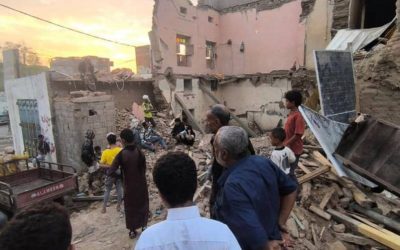 سقوط منزل قديم على رؤوس ساكنيه في جعار ووفاة شخصين