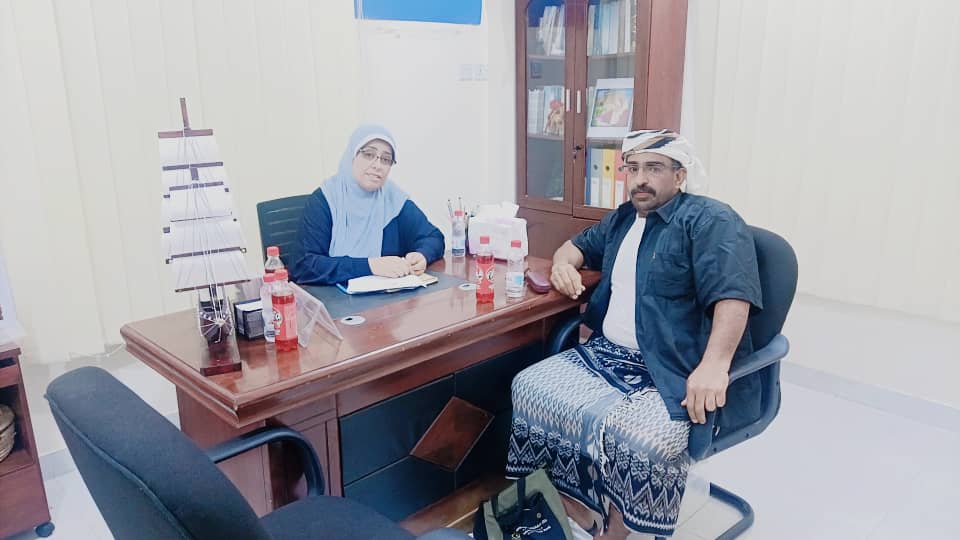زيارة الشاعر والفنان صلاح السقاف لمؤسسة التراث اليافعي للتنمية