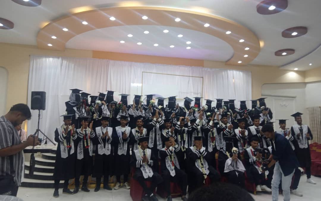 معهد العلوم  الصحية  بأبين يقيم حفلا تكريميا بهيجا  لخريجي وخريجات المعهد.