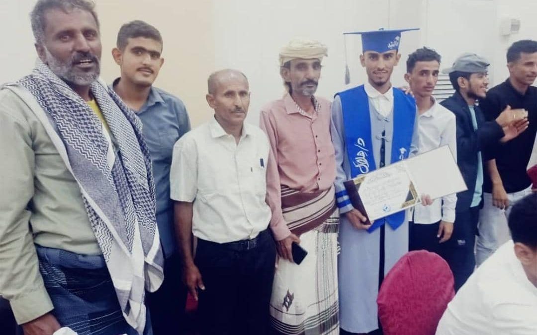 مبارك  التخرج لابن جيشان هلال سالم الكربي دبلوم فني مختبر