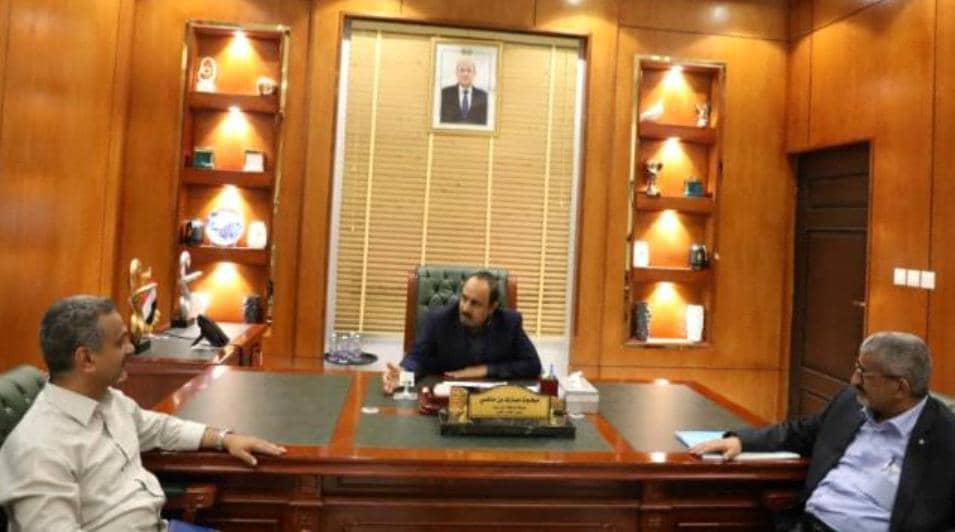 محافظ حضرموت يُشيد بالإجراءات الجمركية بميناء الوديعة البري