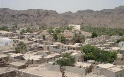 عصابة مسلحة تهاجم منزلًا وتوقع قتيلًا وإصابة آخر في لحج