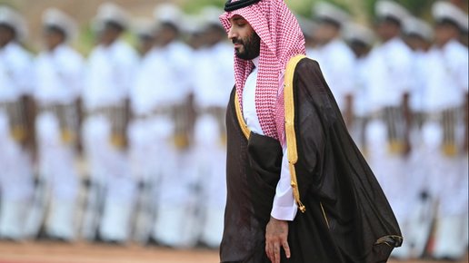 زيارة خاصة قبيل اجتماع “أوبك +”.. محمد بن سلمان يصل الإمارات
