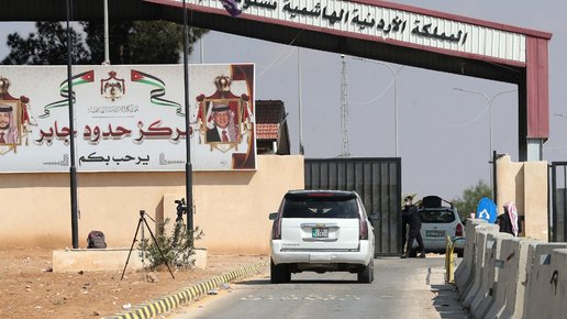 الأردن يغلق أهم معبر حدودي مع سوريا