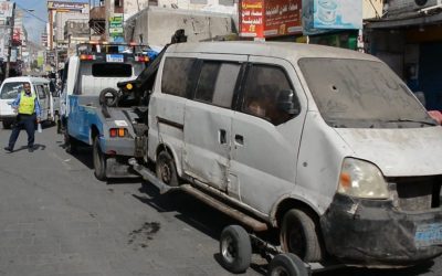 حملة لرفع العوائق والمركبات المتهالكة في مديرية صيرة