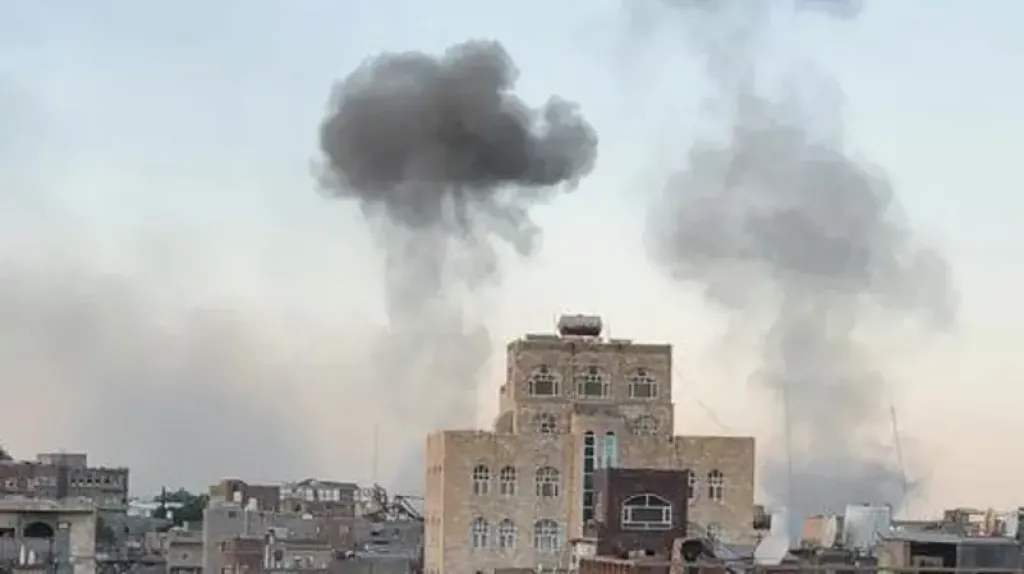 غواصات وسفن حربية وقوات برية تستعد لضرب الحوثيين