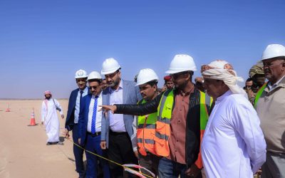 فريق التواصل وتعزيز الوعي السياسي في المجلس الانتقالي الجنوبي يزور مشروع محطة الطاقة الشمسية بشبوة