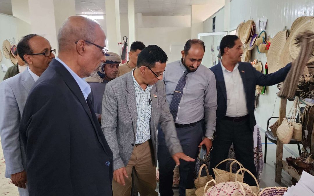فريق التواصل وتعزيز الوعي السياسي بالمجلس الانتقالي يزور مركز سقطرى للإبداع
