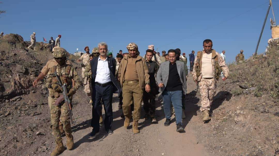 فريق التواصل وتعزيز الوعي السياسي يزور اللواء الخامس بمحافظة لحج