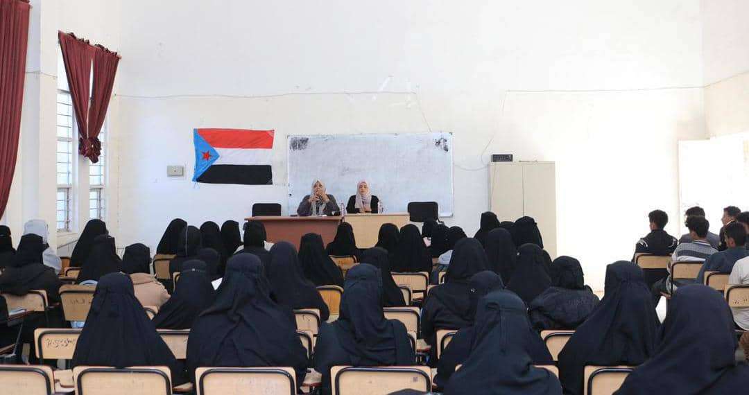 فريق التواصل بالمجلس الانتقالي يلتقي إدارة وطلاب كلية يافع للعلوم التطبيقية والإنسانية