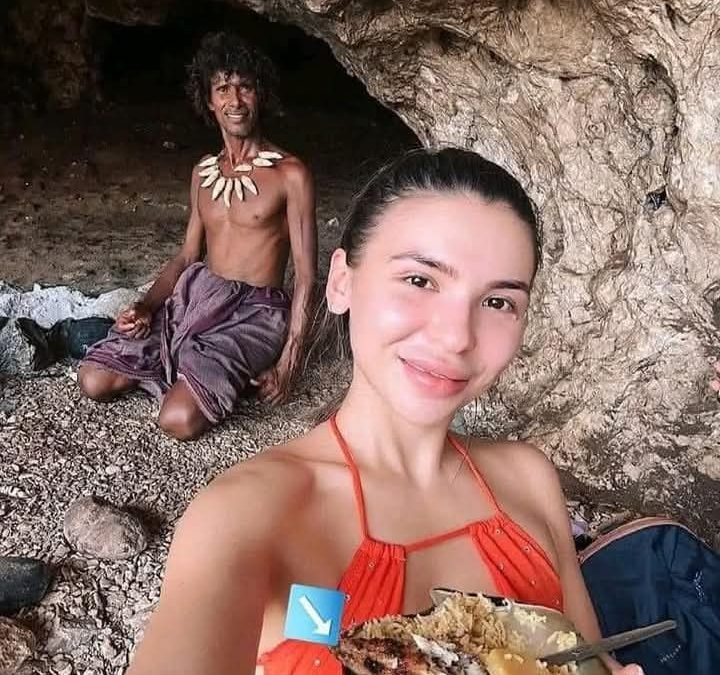 رجل الكهف في أرخبيل سقطرى..رمز سياحي يجذب الزوار من مختلف أنحاء العالم