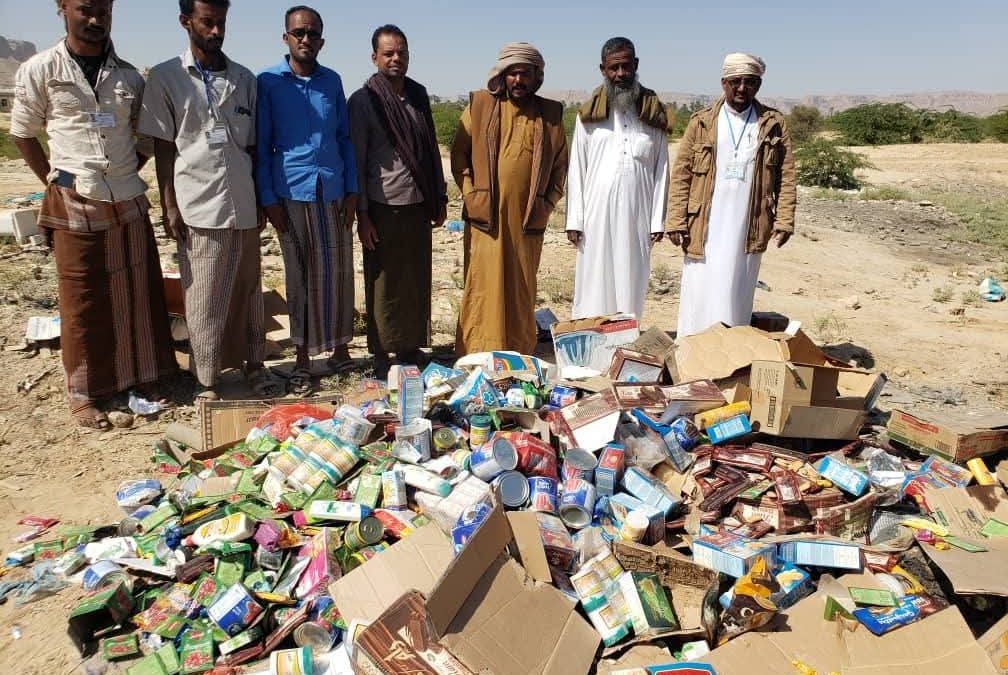 حضرموت : إتلاف مواد منتهية الصلاحية بمديرية القطن