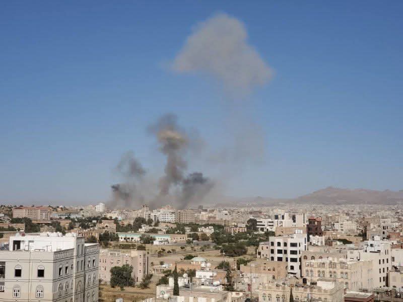 الحوثي: 12 غارة أمريكية بريطانية على صنعاء