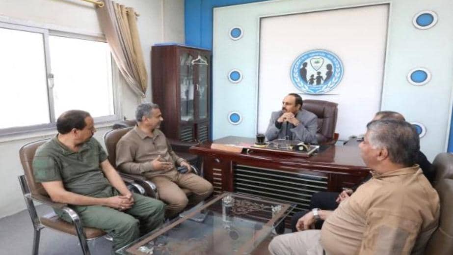محافظ حضرموت يطلع على خطط التطوير بفرع مصلحة الأحوال المدنية بالساحل