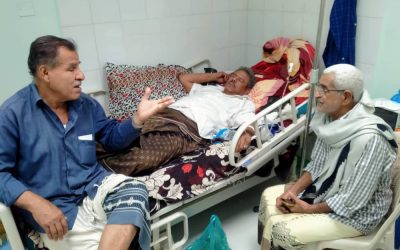 الشيخ الدكتور محمود علي عاطف يقوم بزيارة رئيس انتقالي خنفر في مستشفى الرازي بجعار