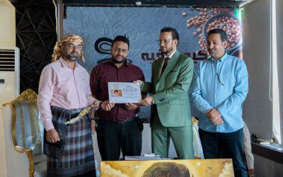 منصة حِميَر الإعلامية تقيم حفل تسليم “لوحة حنين” للفائز بالمزاد أنيس الكعبي