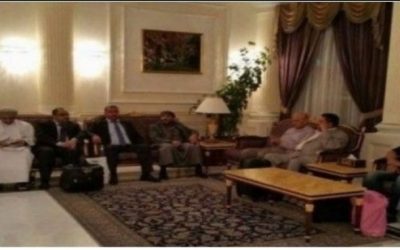 بطلب امريكي.. أنباء عن طرد قيادات ووفد الحوثي المفاوض من سلطنة عمان