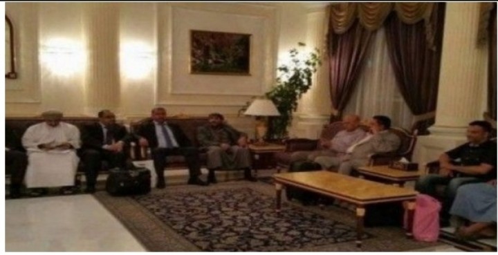 بطلب امريكي.. أنباء عن طرد قيادات ووفد الحوثي المفاوض من سلطنة عمان