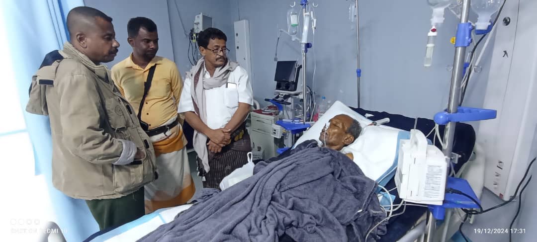 بتكليف من القائد حيدره السيد ..مدير التوجية المعنوي للحزام الأمني أبين يقوم بزيارة الفنان محمد يسر