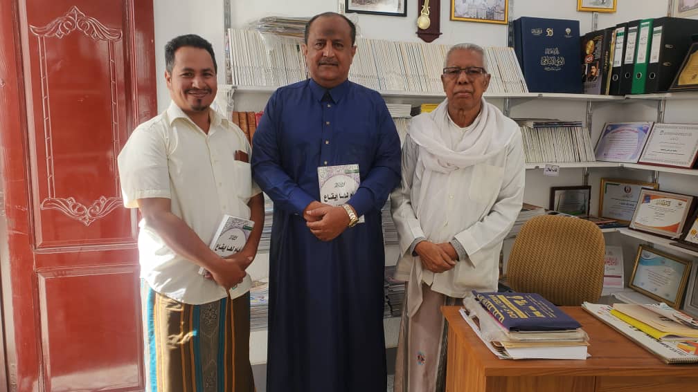 إدارة الوسائل والتقنيات التعليمية والمختبرات في زيارة لرائد الوسائل التعليمية الاستاذ محمد علي باحميد بحضرموت