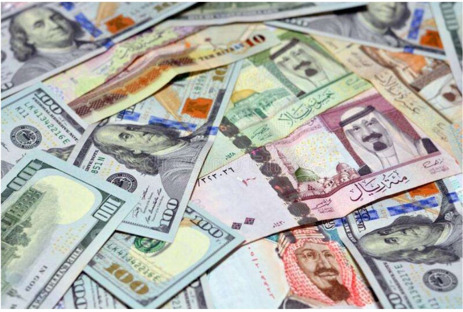 تواصل إنهيار الريال اليمني ظهر السبت بعدن