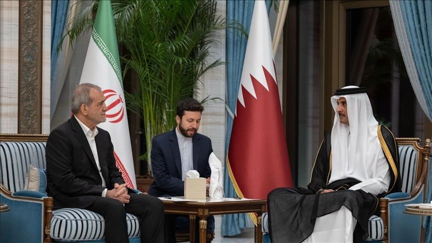 أمير قطر يبحث مع رئيس إيران علاقات البلدين والمستجدات