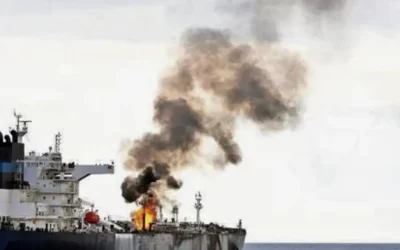 حريق سفينة في البحر الأحمر ترفع علم هونغ كونغ ومغادرة طاقمها