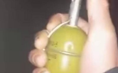 مسلح حوثي يُفجر قنبلة بإحدى مدارس البيضاء وسقوط 3 أطفال