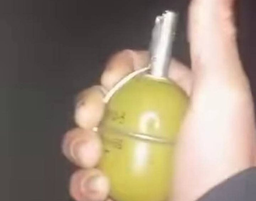 مسلح حوثي يُفجر قنبلة بإحدى مدارس البيضاء وسقوط 3 أطفال