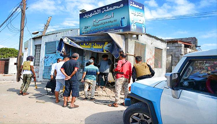 مسلحون يطلقون النار على شاب بحوزته ايرادات محطة غاز بعدن