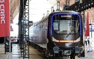 الصين تطلق أول قطار من ألياف الكربون لتعزيز الاستدامة