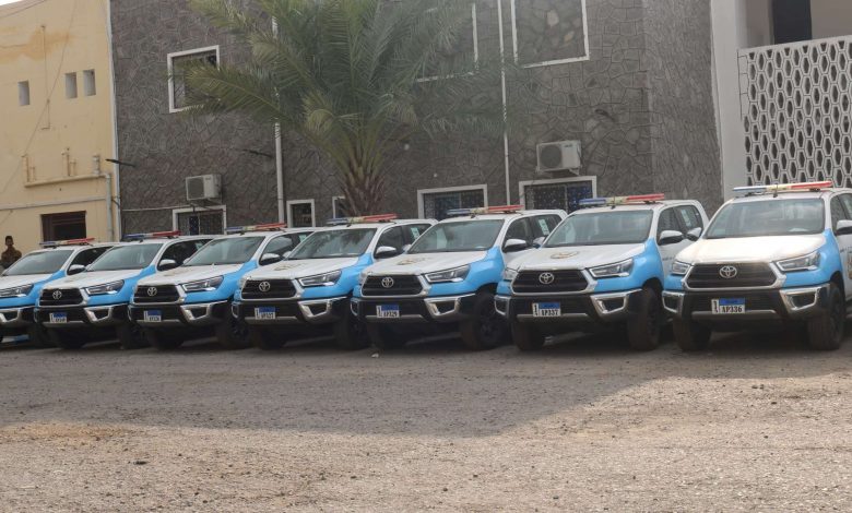 أمن العاصمة عدن يدشن صرف المركبات الأمنية المقدمة من دولة الإمارات