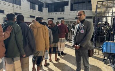الصليب الأحمر يعلن إطلاق سراح 153 محتجزا في صنعاء