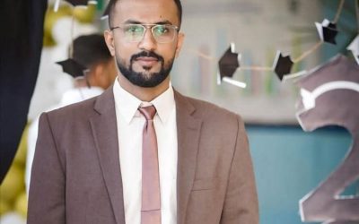 الطالب عبدالله محمود اليافعي يحصد المركز الأول في كلية الطب القسم البشري بجامعة عدن