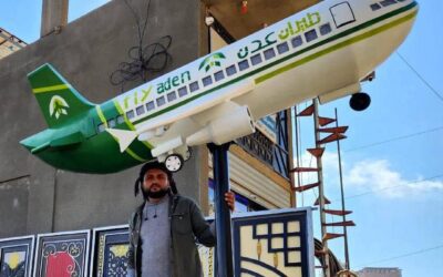 الآلاف من النشطاء يتداولون صور لصناعة مجسم طائرة لشركة طيران عدن أبدع فيه شاب من ابناء يافع .!!
