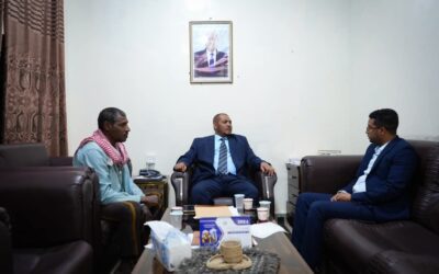 محافظ سقطرى يطلع على استعدادات مسابقة إطلاق  الحمام الزاجل من سقطرى إلى حضرموت