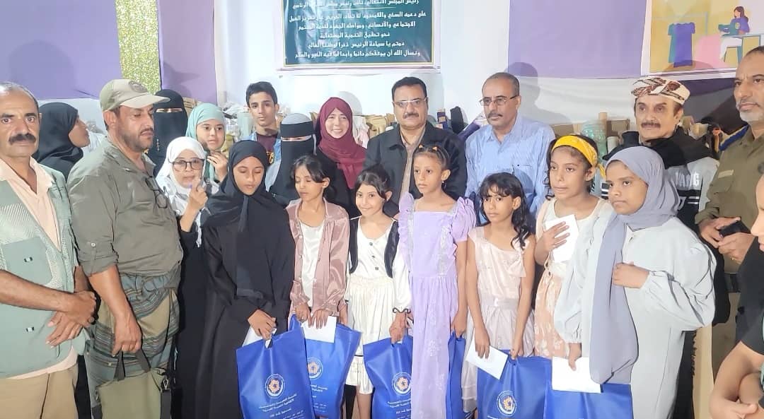 *مدير عام المنصورة يشيد بالمستوى الإبداعي والجودة العالية للمنتجات بمعرض مشاغل الخياطة*