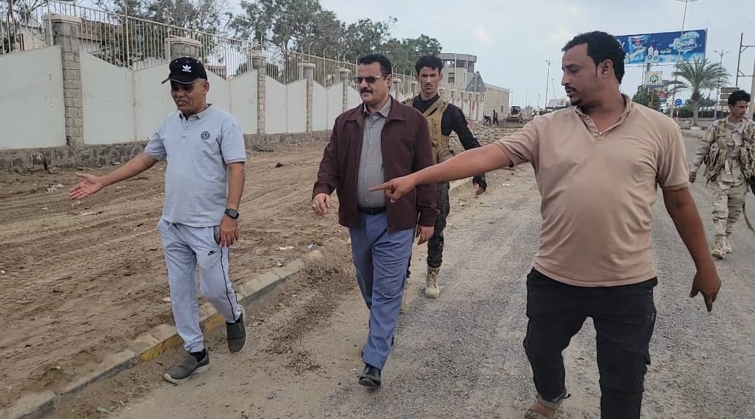 مدير عام المنصورة يتفقد أعمال التحسين في عدد من شوارع منطقة الدرين الممولة من القطاع الخاص