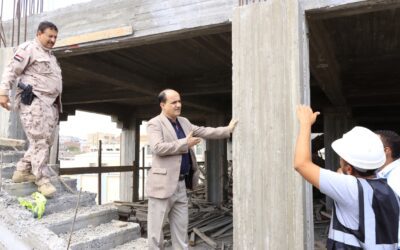 *مدير عام دارسعد يتفقد سير العمل في مشروع بناء ثانوية سمير راوح بالمديرية*