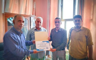 السلطة المحلية زنجبار تكرم المهندس سامح مقشع منسق مشروع الصمود في قطاع الري والزراعة محافظة أبين بشهادة شكر وتقدير